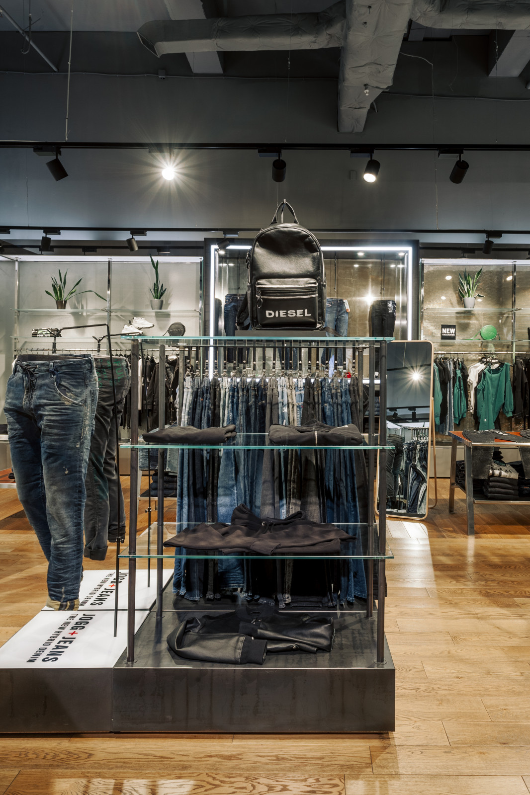 •COSMO STORE•  Монобренд DIESEL в МГЦ "Красная Площадь"