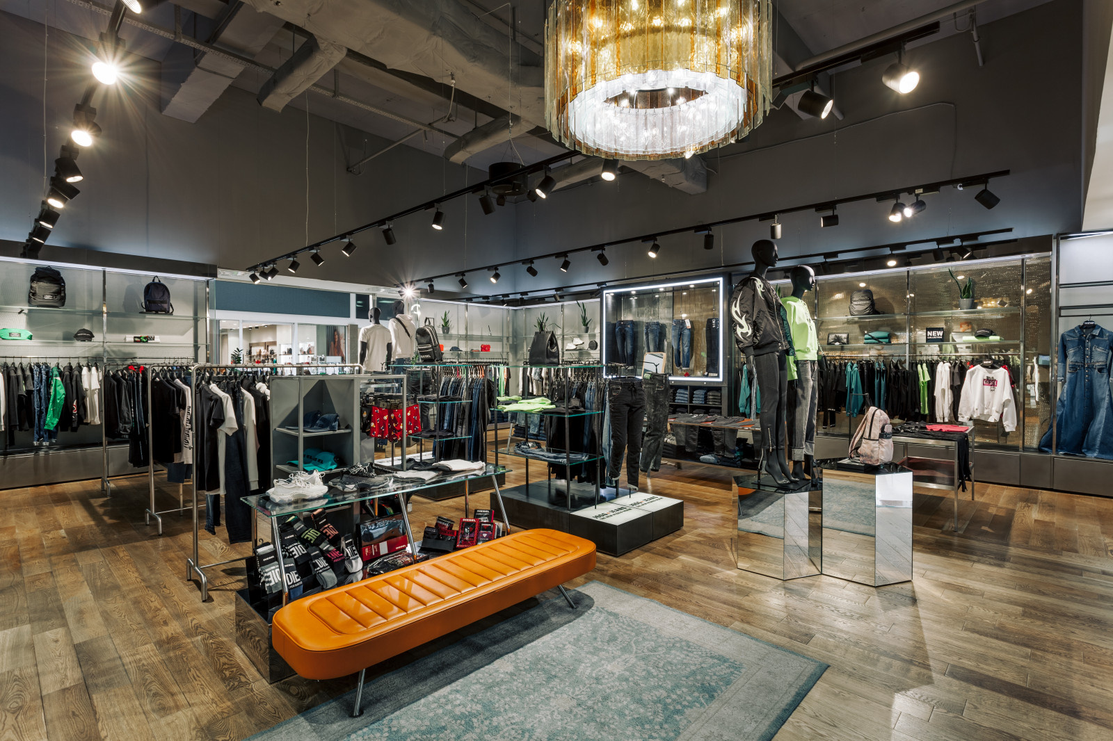 •COSMO STORE•  Монобренд DIESEL в МГЦ "Красная Площадь"