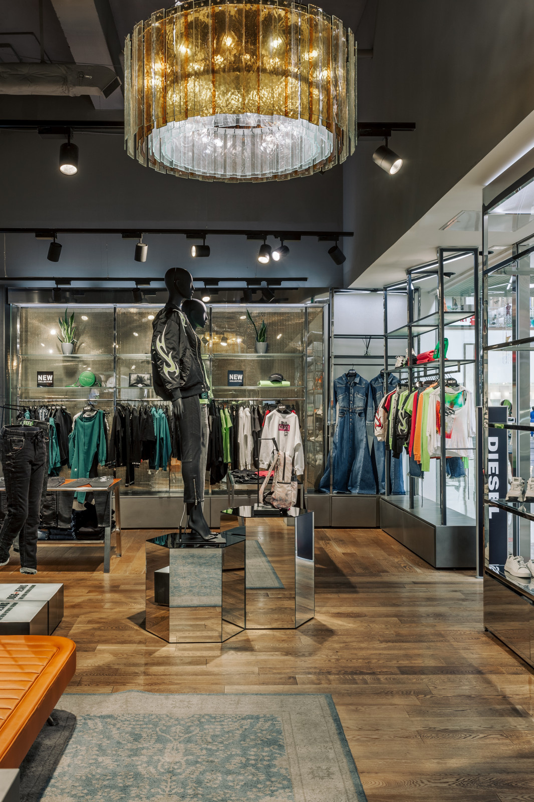 •COSMO STORE•  Монобренд DIESEL в МГЦ "Красная Площадь"