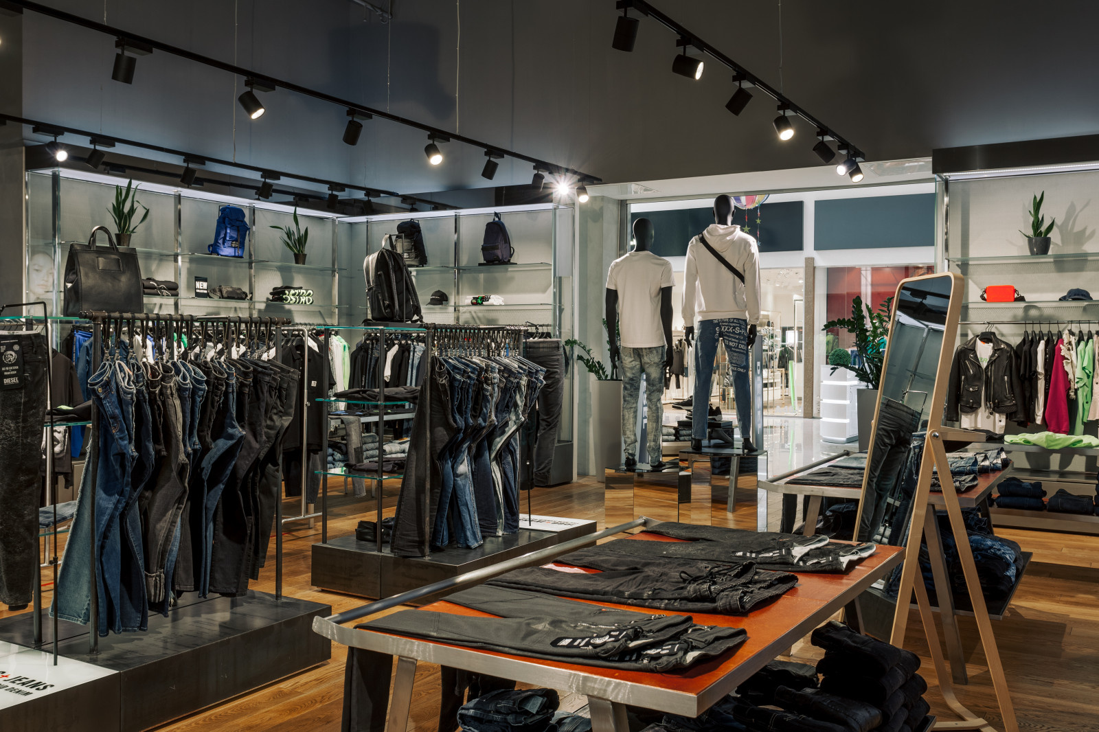 •COSMO STORE•  Монобренд DIESEL в МГЦ "Красная Площадь"