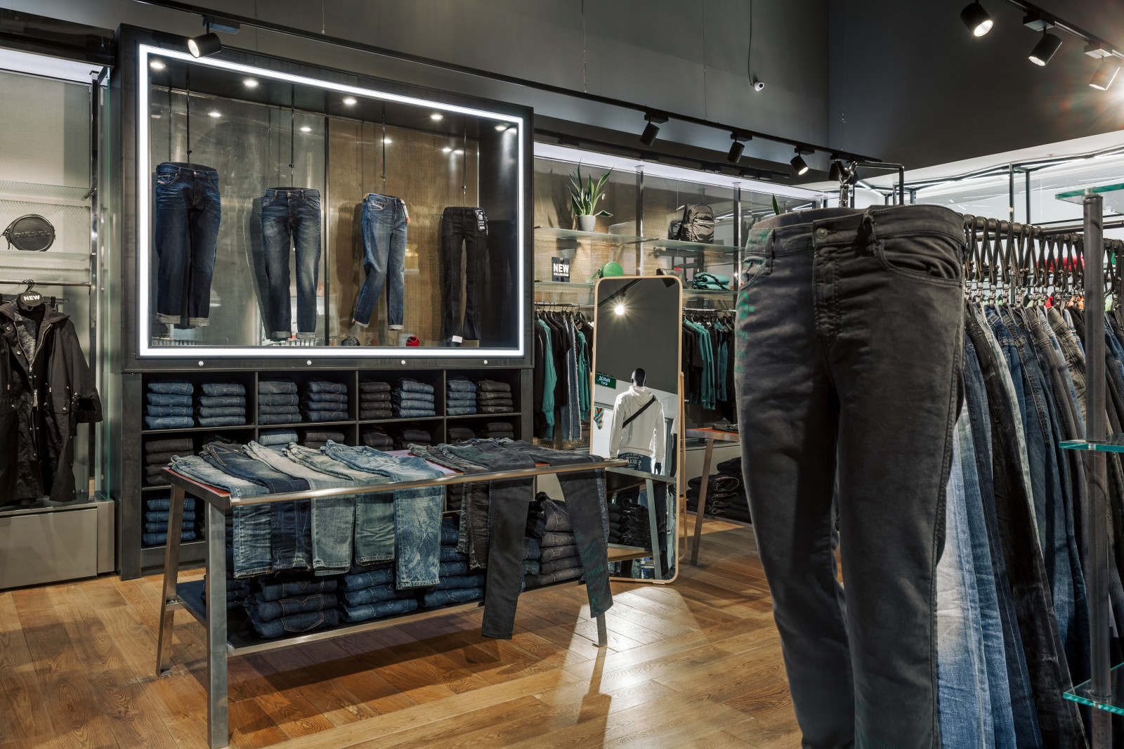 •COSMO STORE•  Монобренд DIESEL в МГЦ "Красная Площадь"