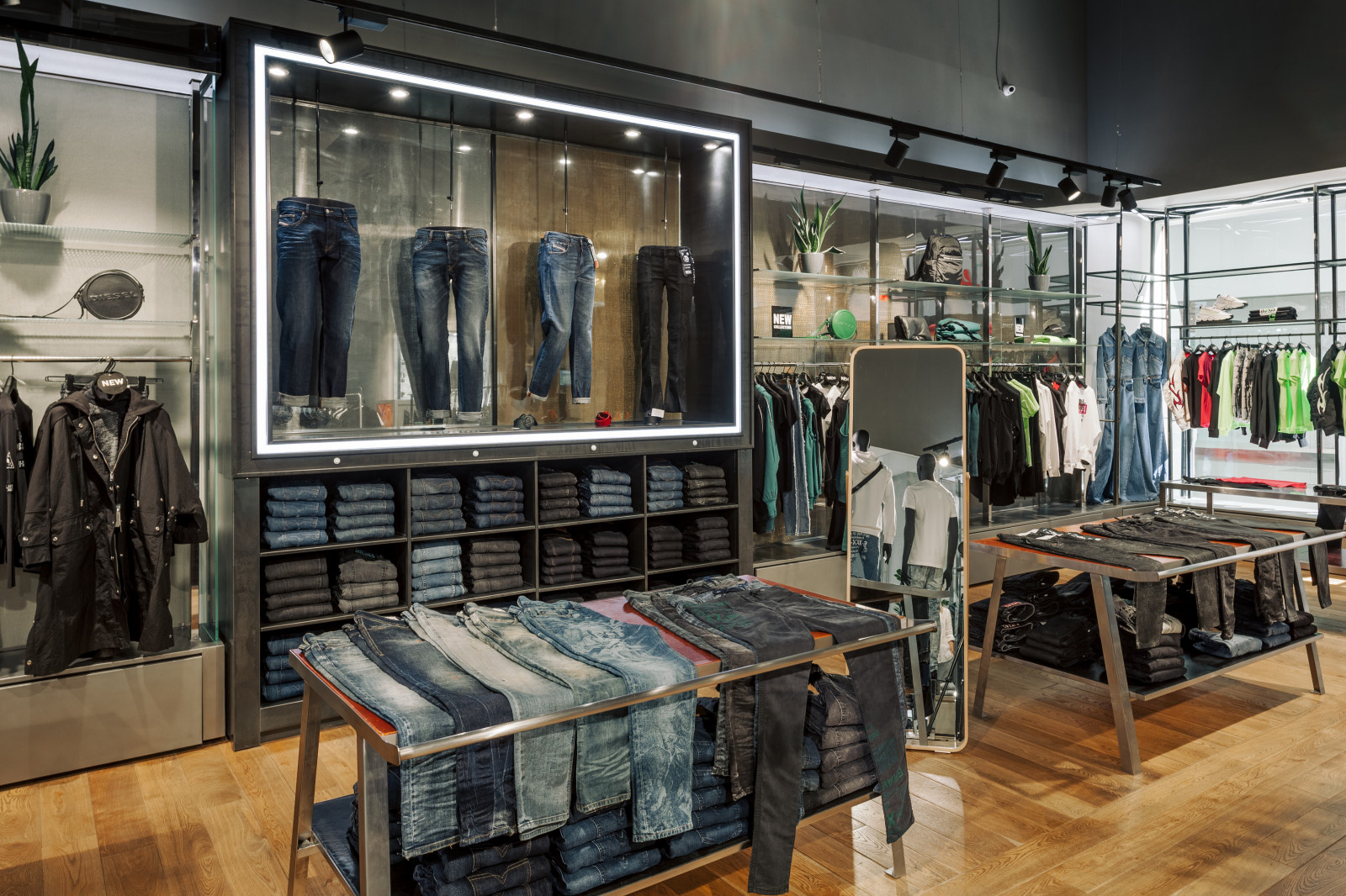 •COSMO STORE•  Монобренд DIESEL в МГЦ "Красная Площадь"