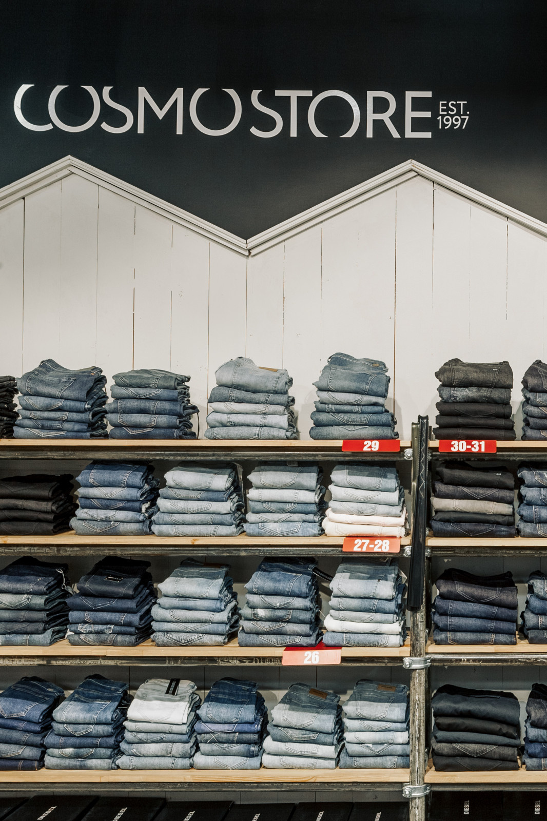 Магазин-дисконт COSMO STORE (ТРЦ "Меридиан")