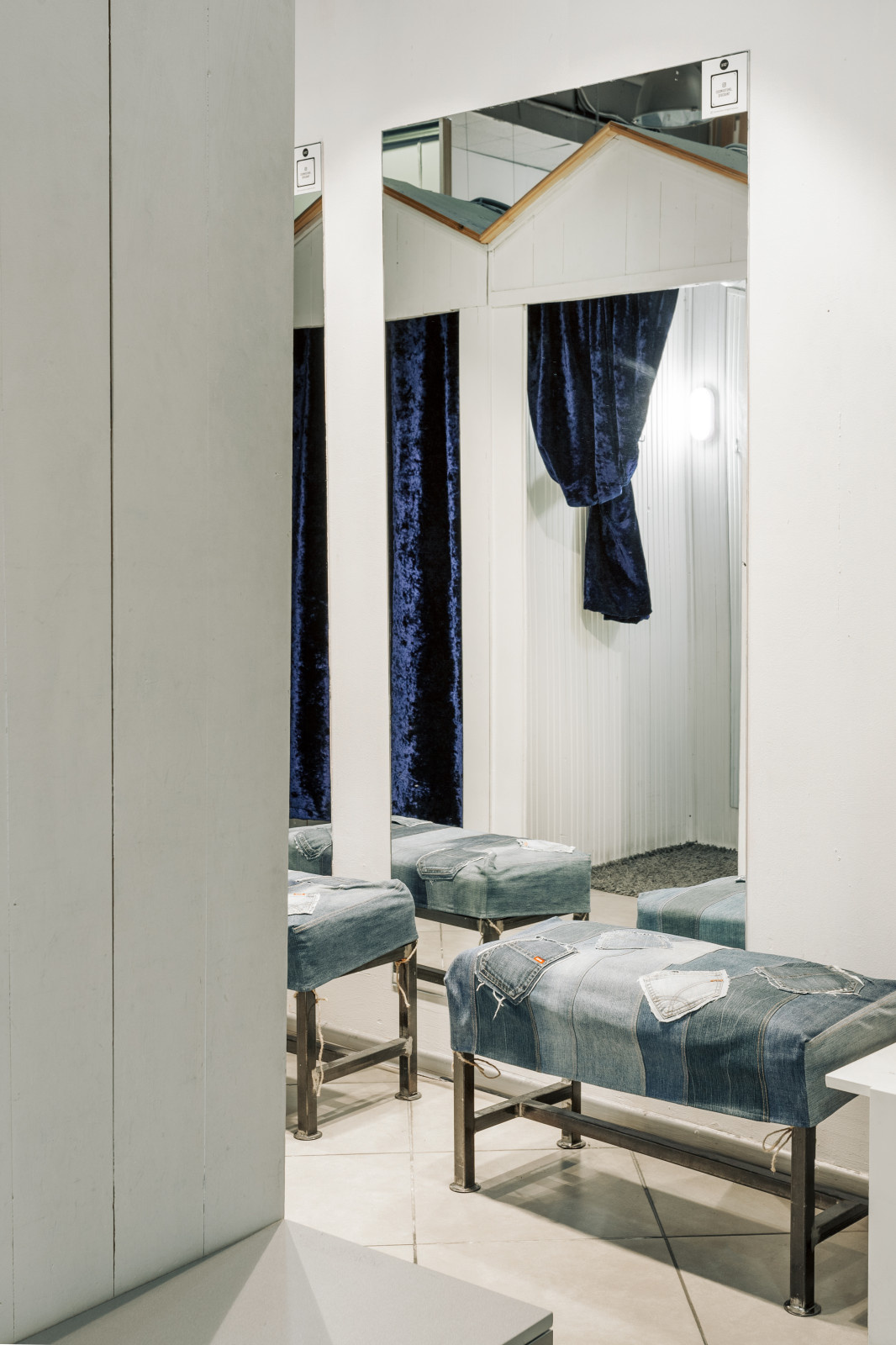 Магазин-дисконт COSMO STORE (ТРЦ "Меридиан")