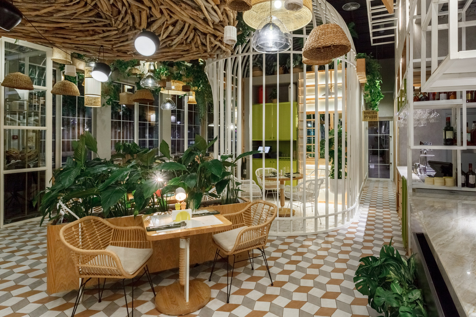 Ресторан "Птичка-Невеличка"