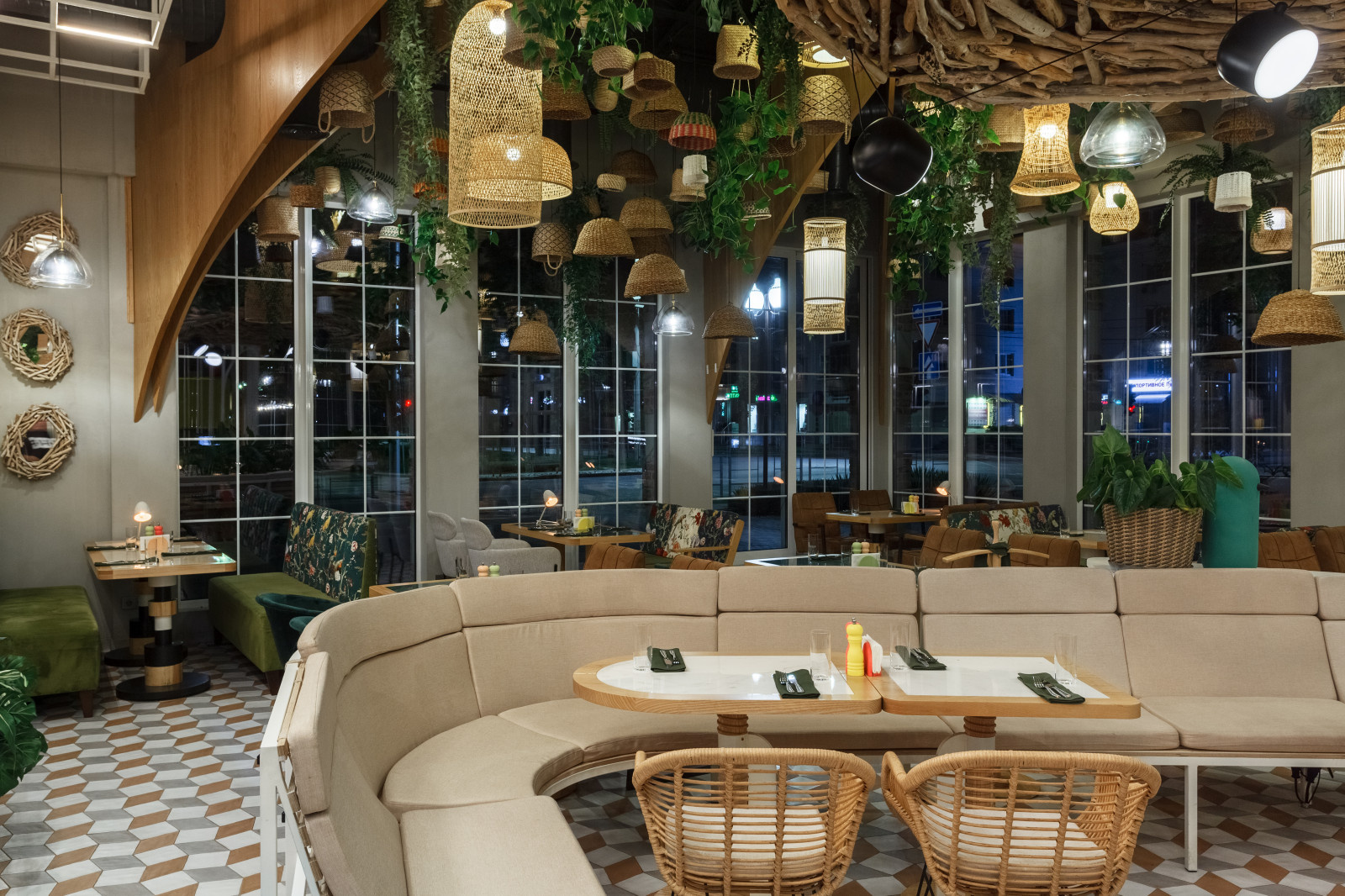 Ресторан "Птичка-Невеличка"