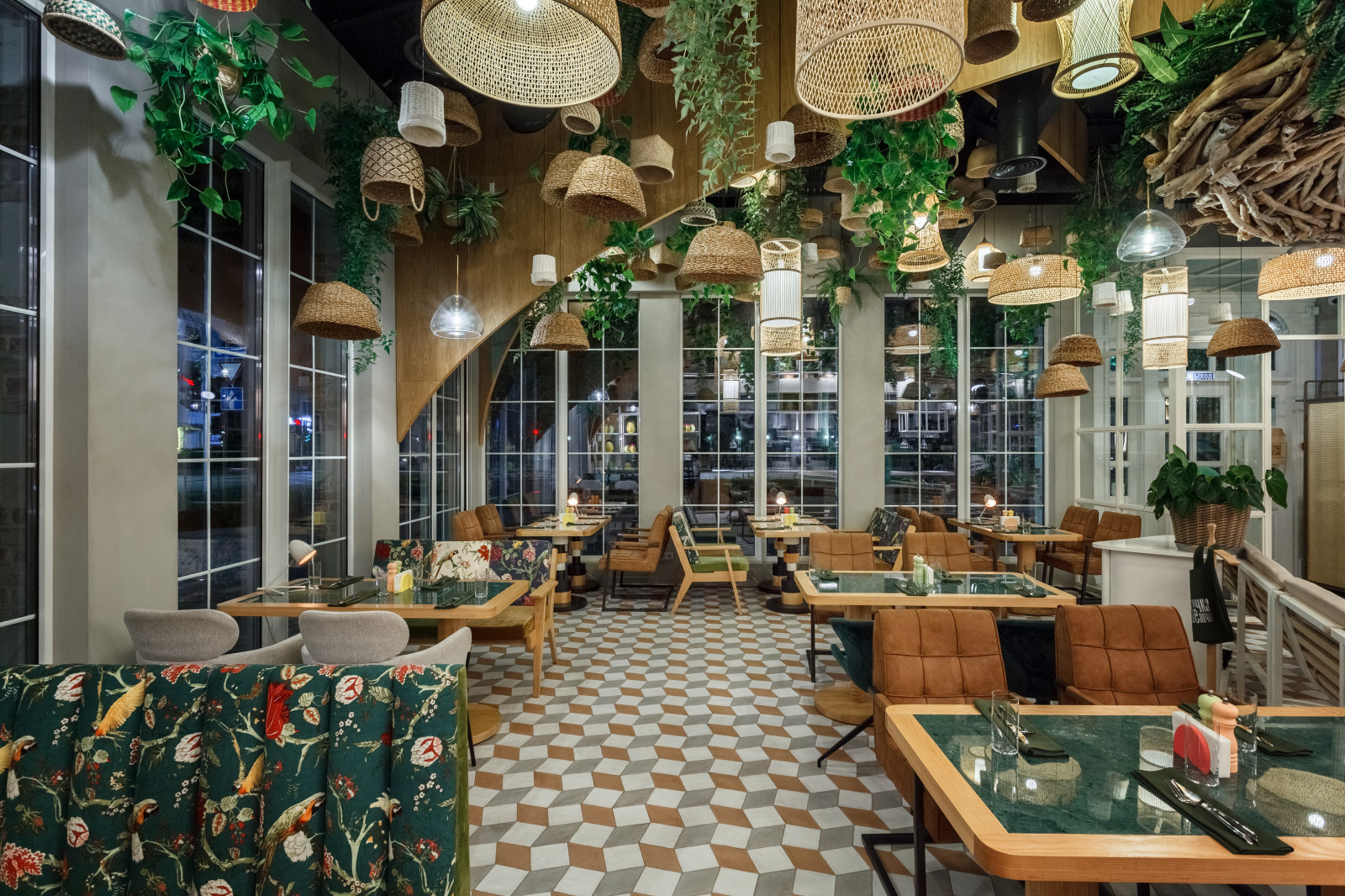 Ресторан "Птичка-Невеличка"