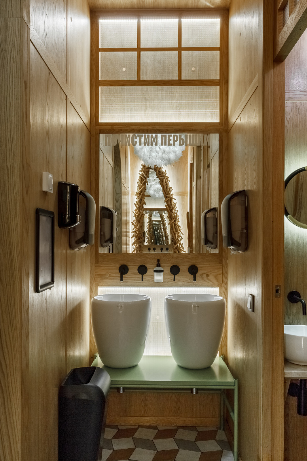 Ресторан "Птичка-Невеличка" WC