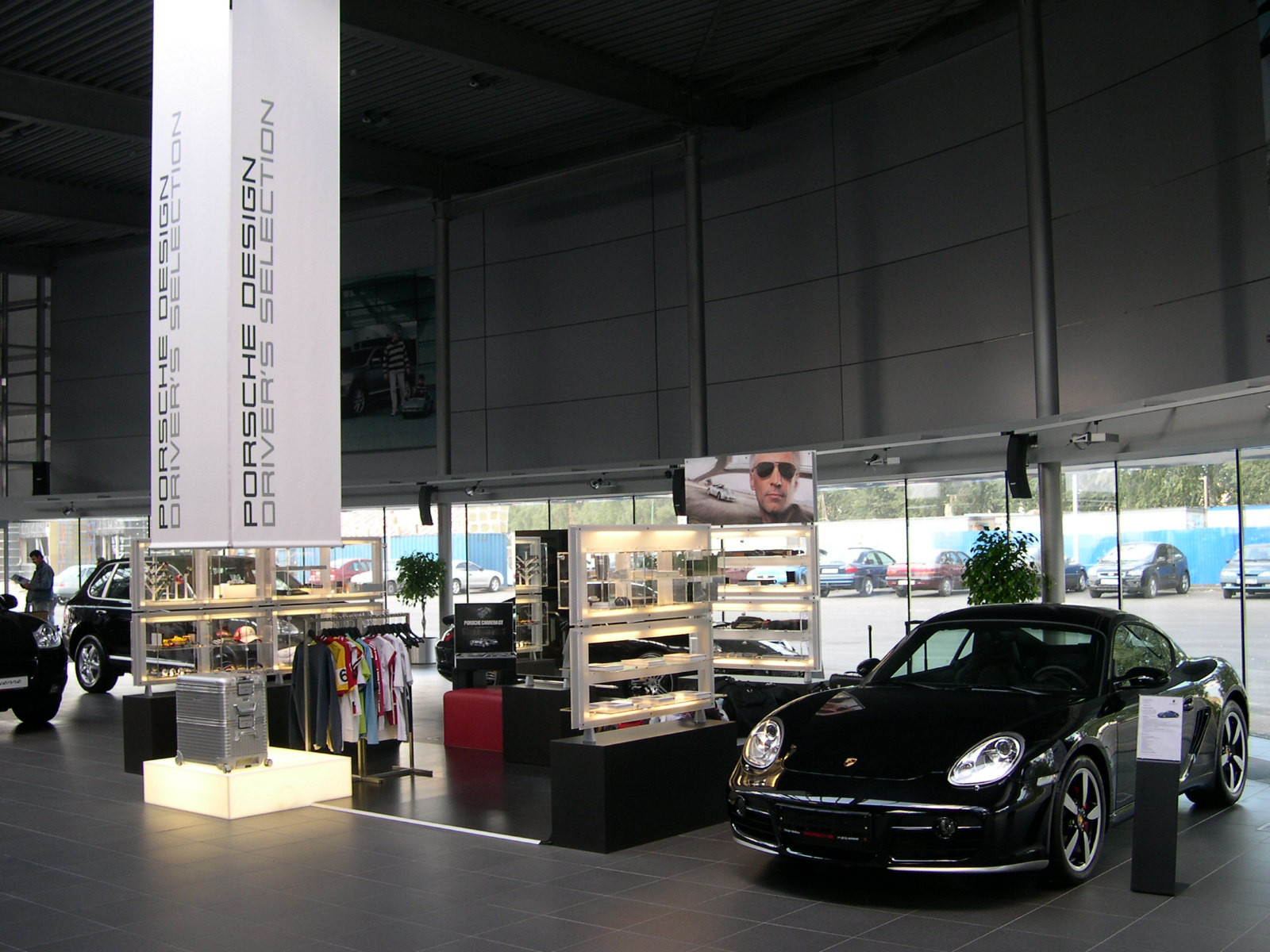Автосалон PORSCHE в Приморском районе