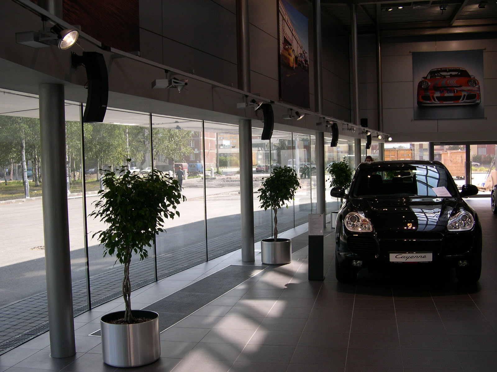 Автосалон PORSCHE в Приморском районе