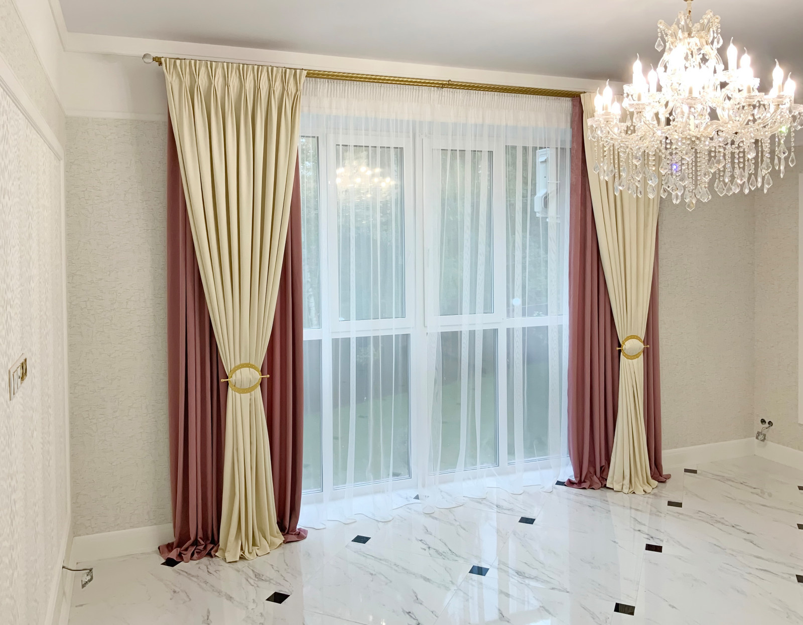 Шторы в гостиную частного дома  - дизайн, пошив. монтаж.