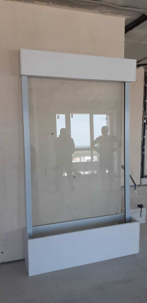 Водопад по стеклу