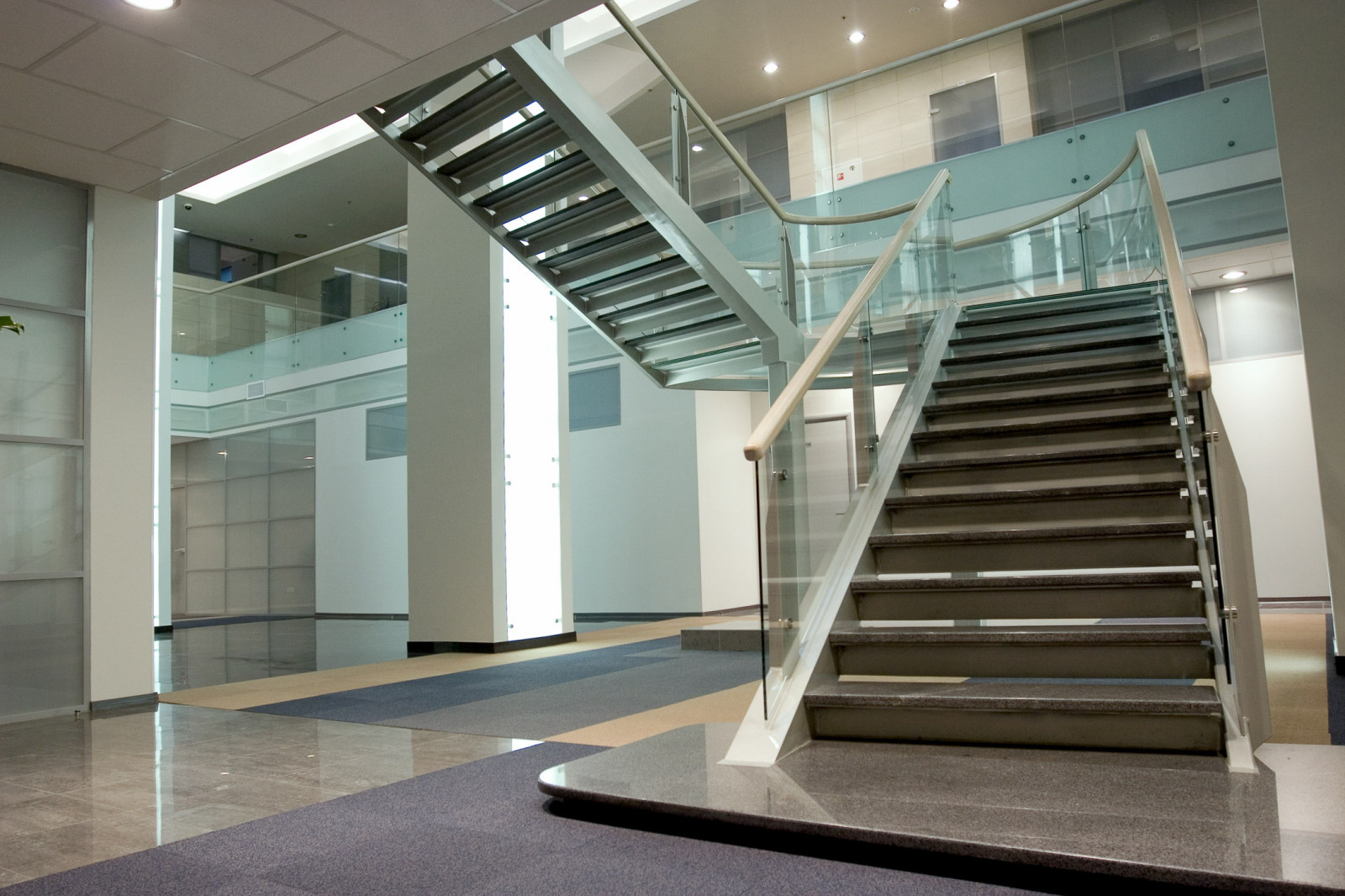 Лестница Стекло