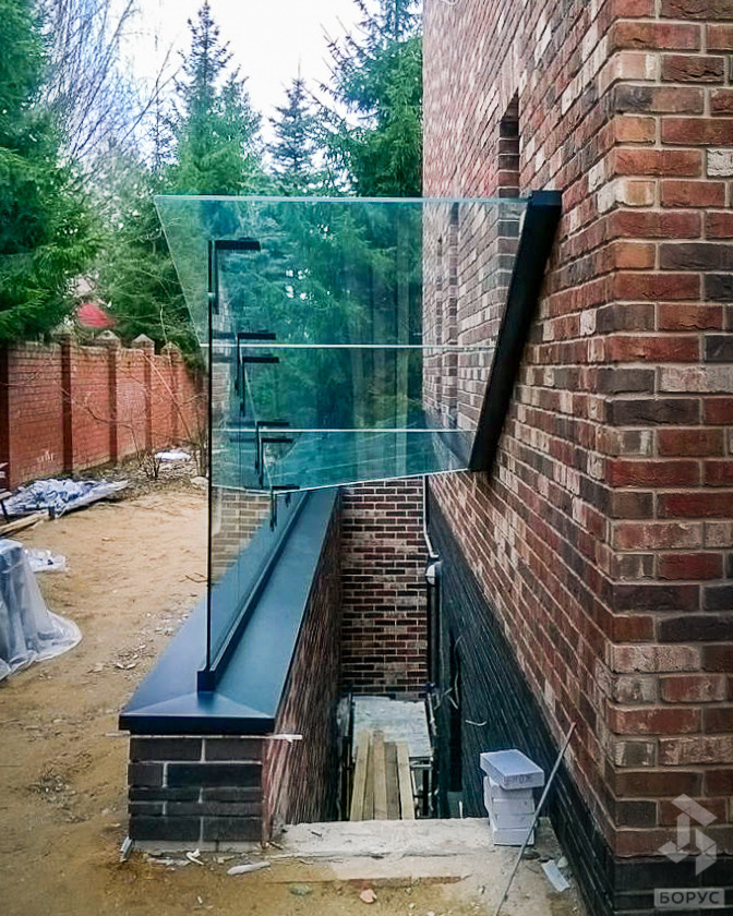 Козырек стеклянный