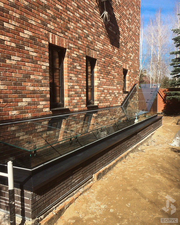 Козырек стеклянный