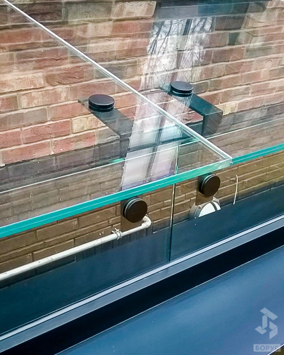 Козырек стеклянный