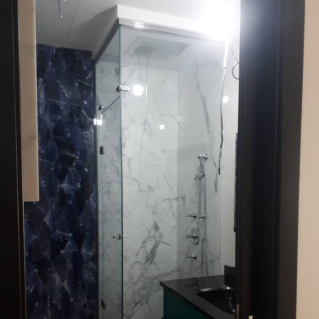 Фурнитура MWE в распашной душевой кабине