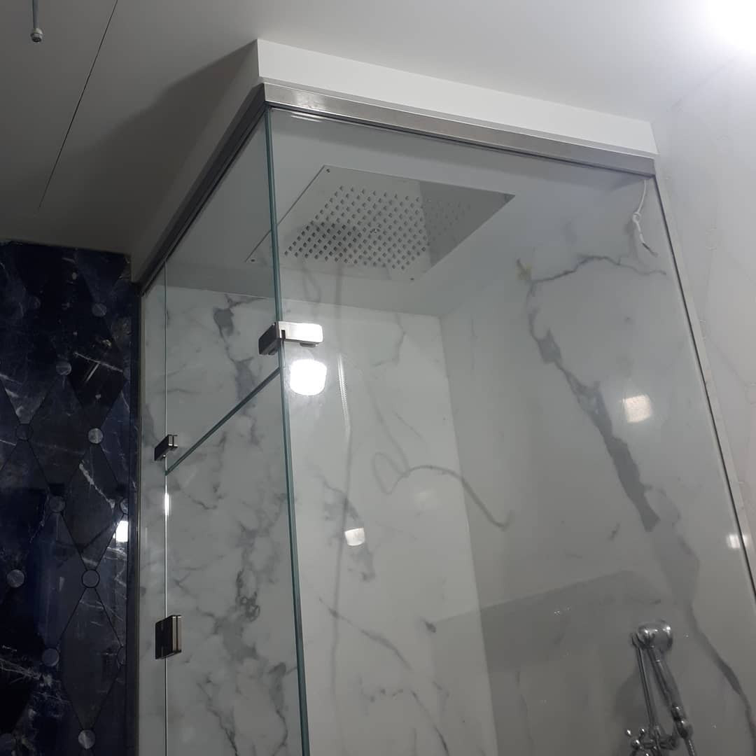 Фурнитура MWE в распашной душевой кабине