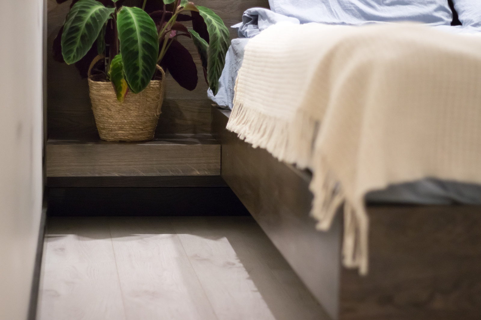 Кровать из массива дуба