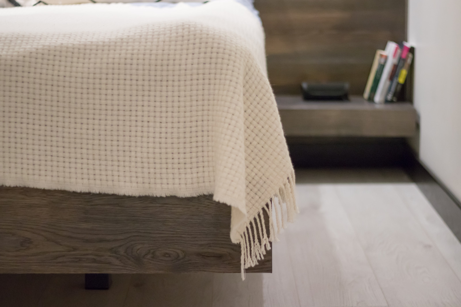 Кровать из массива дуба