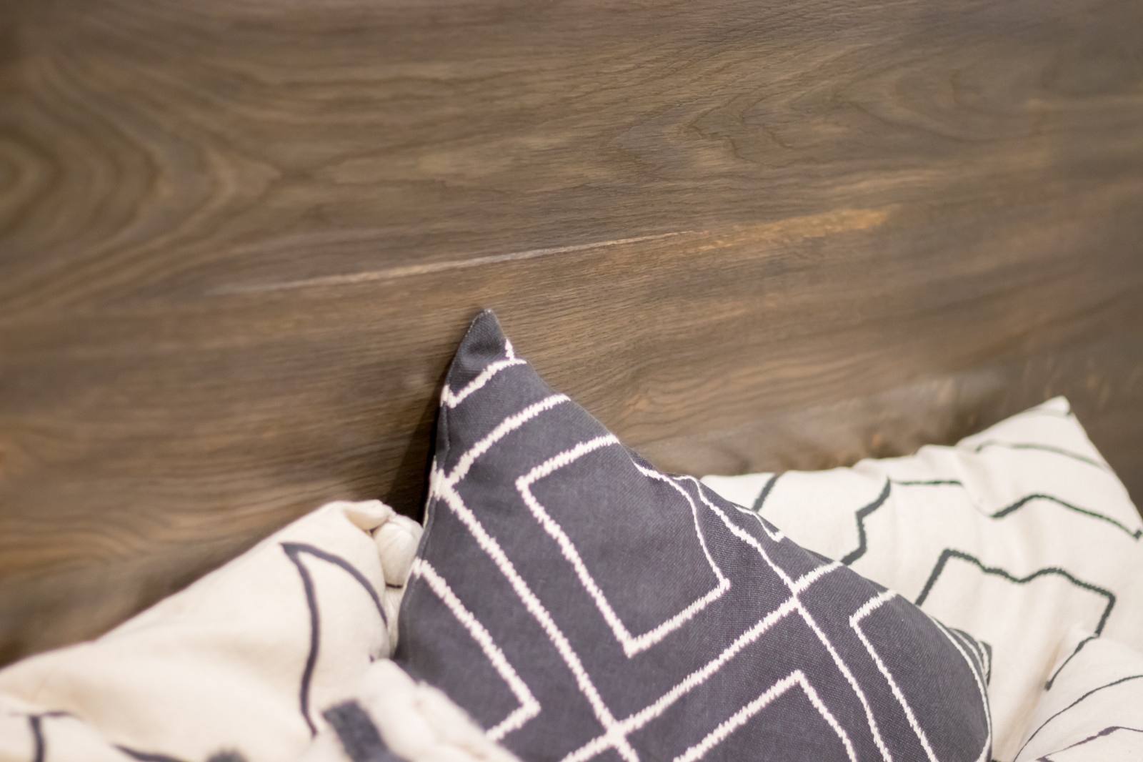 Кровать из массива дуба