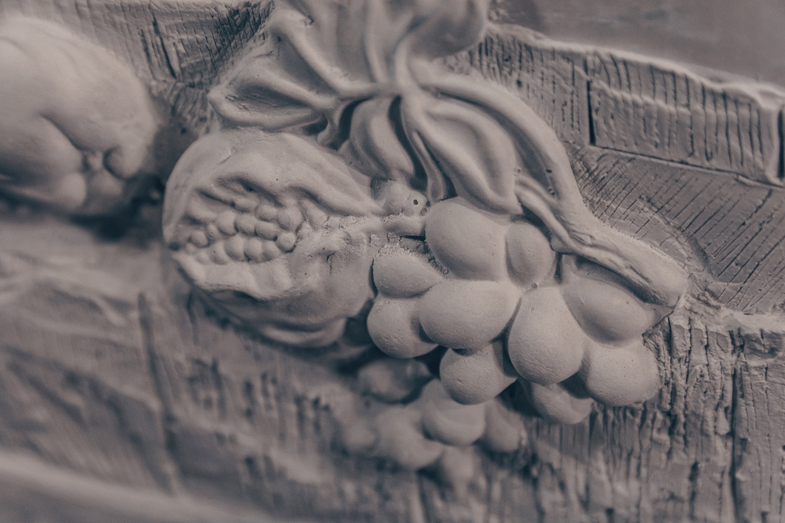 Барельеф Италия