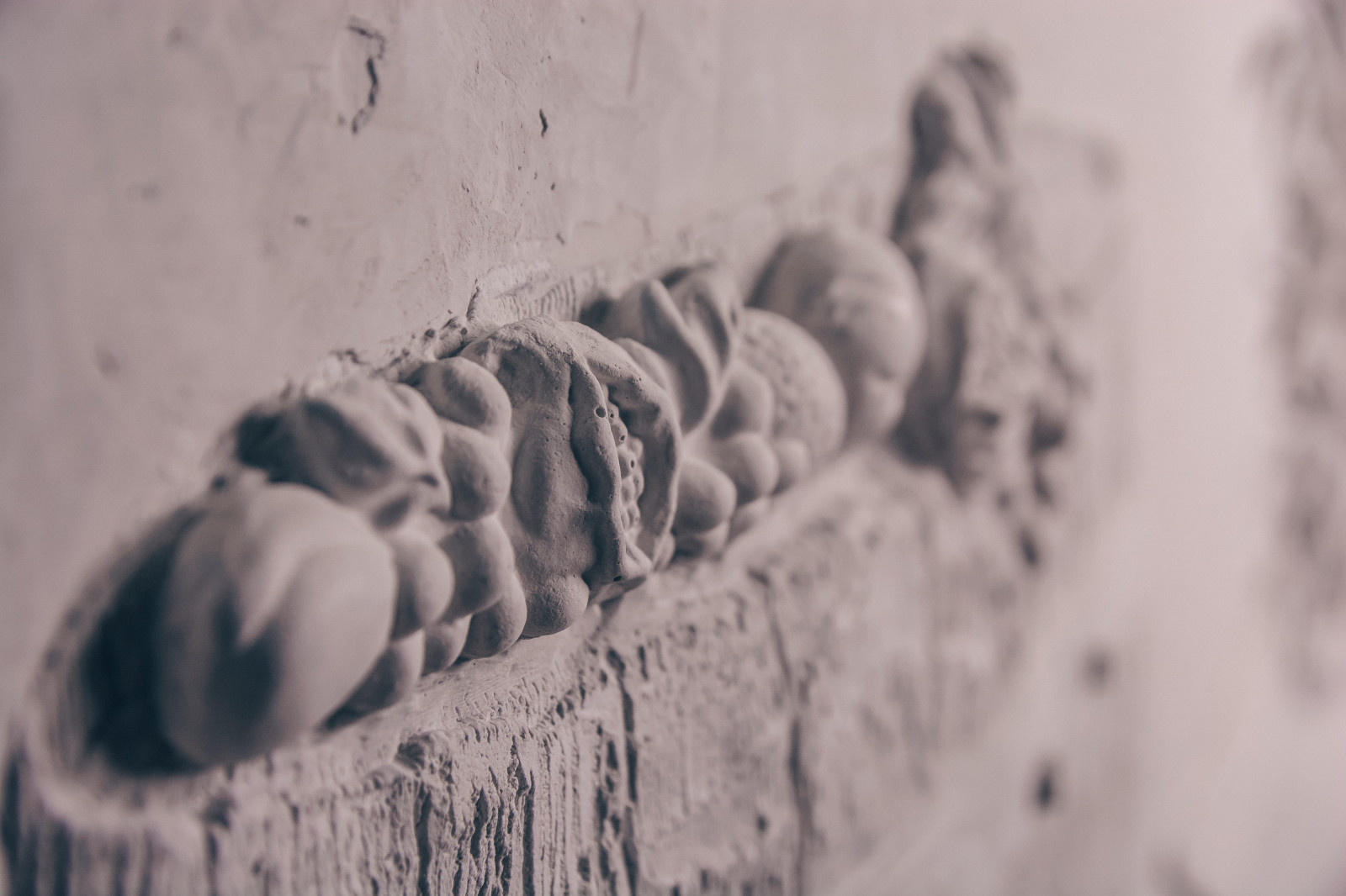 Барельеф Италия