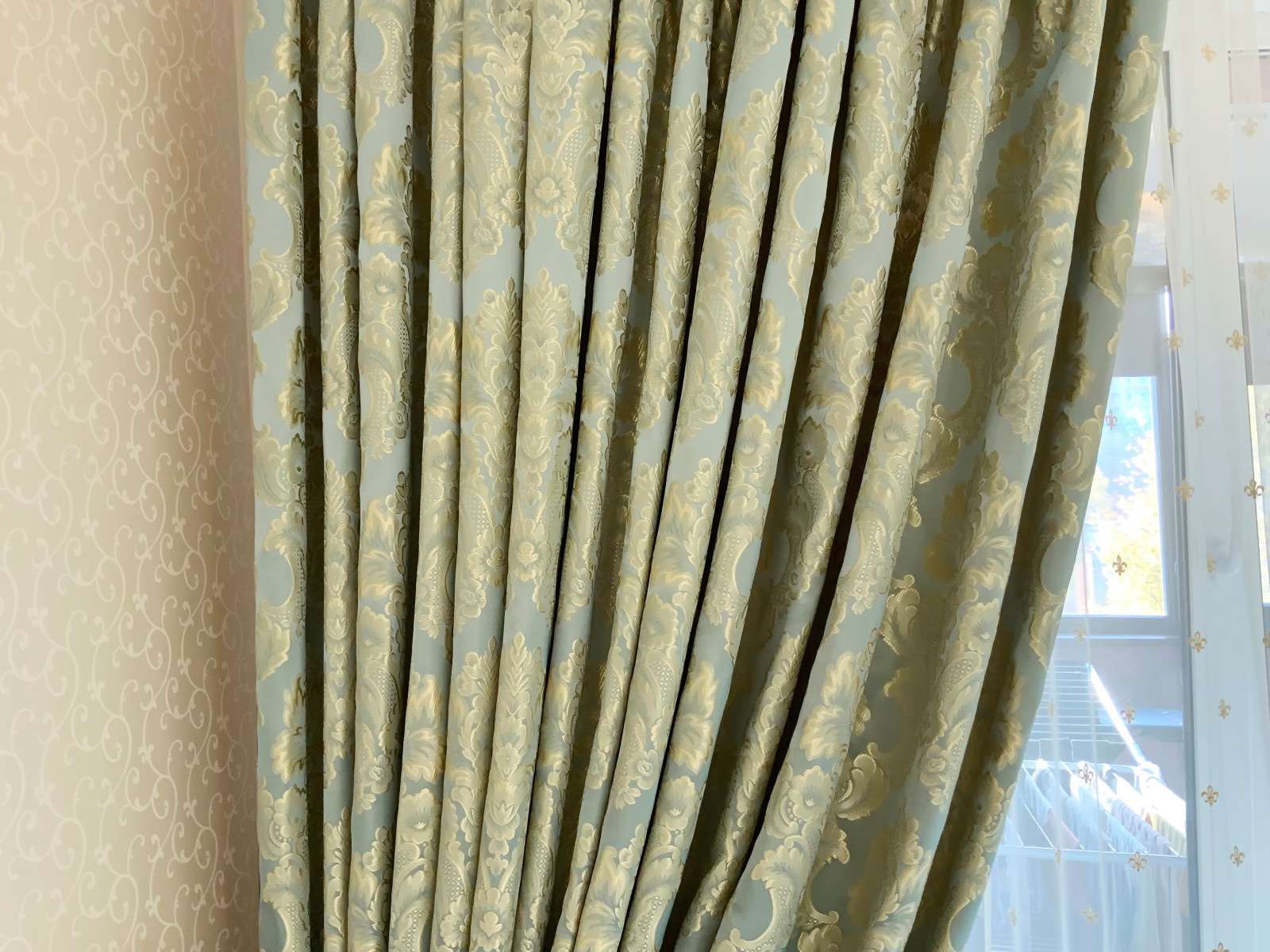 Шторы в спальную комнату квартиры  - дизайн, пошив. монтаж.