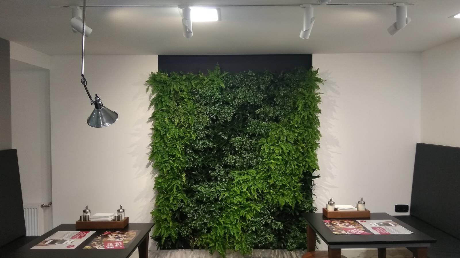 Вертикальное озеленение блинопекарни