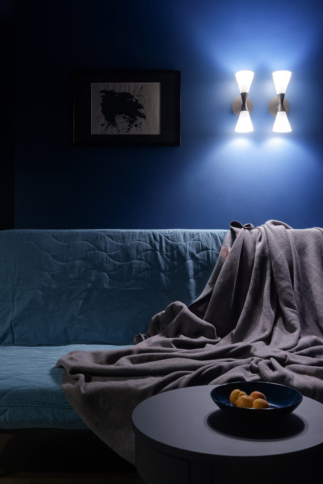 PL • гостиная с темно-синими стенами