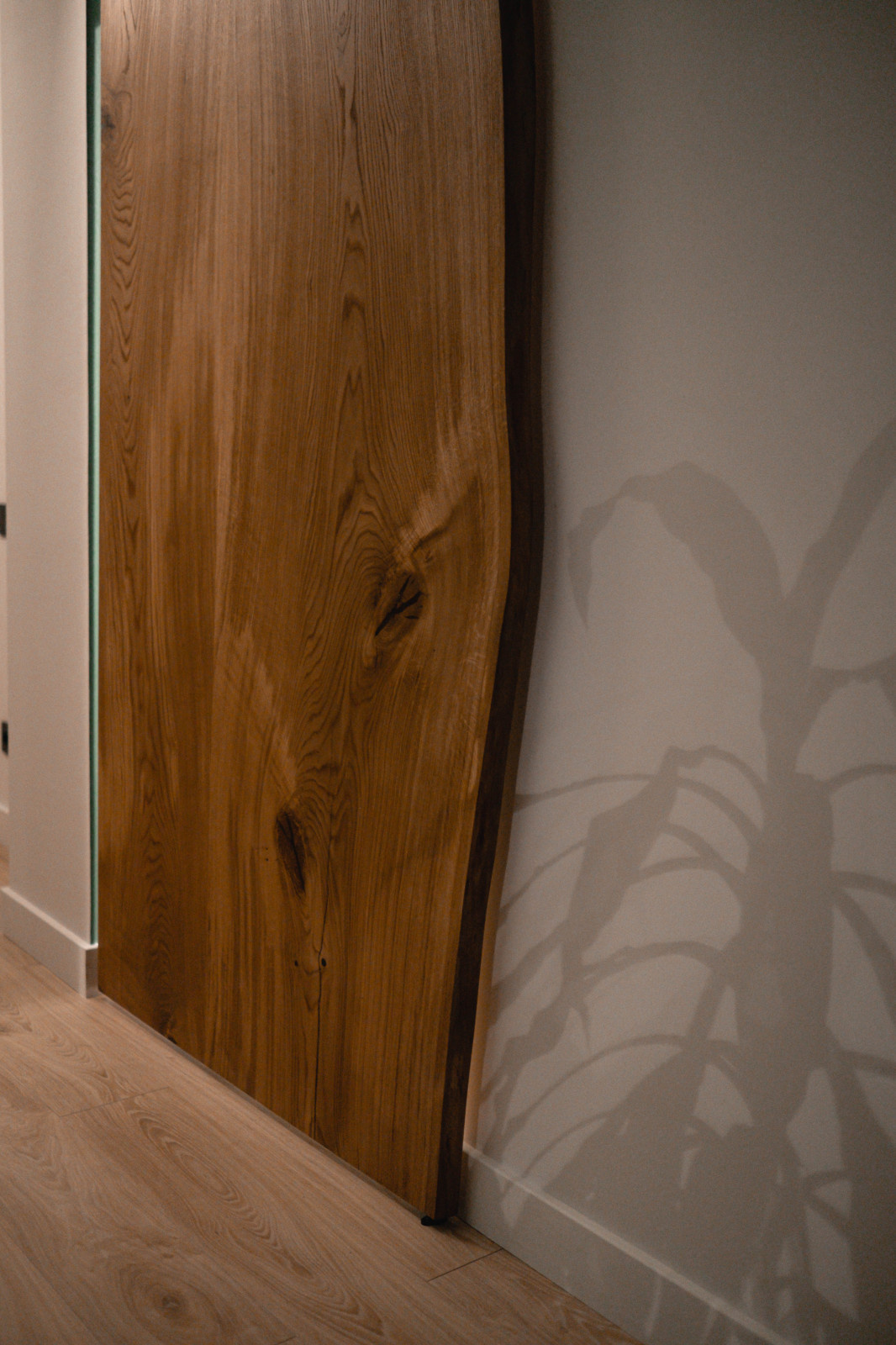 Межкомнатная дверь из слэба дуба в стиле loft в Красноярске