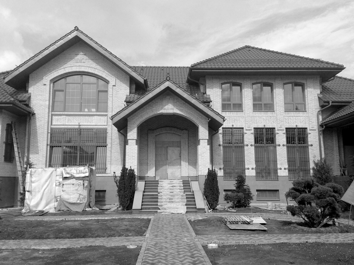 Дом в классическом стиле главный вход