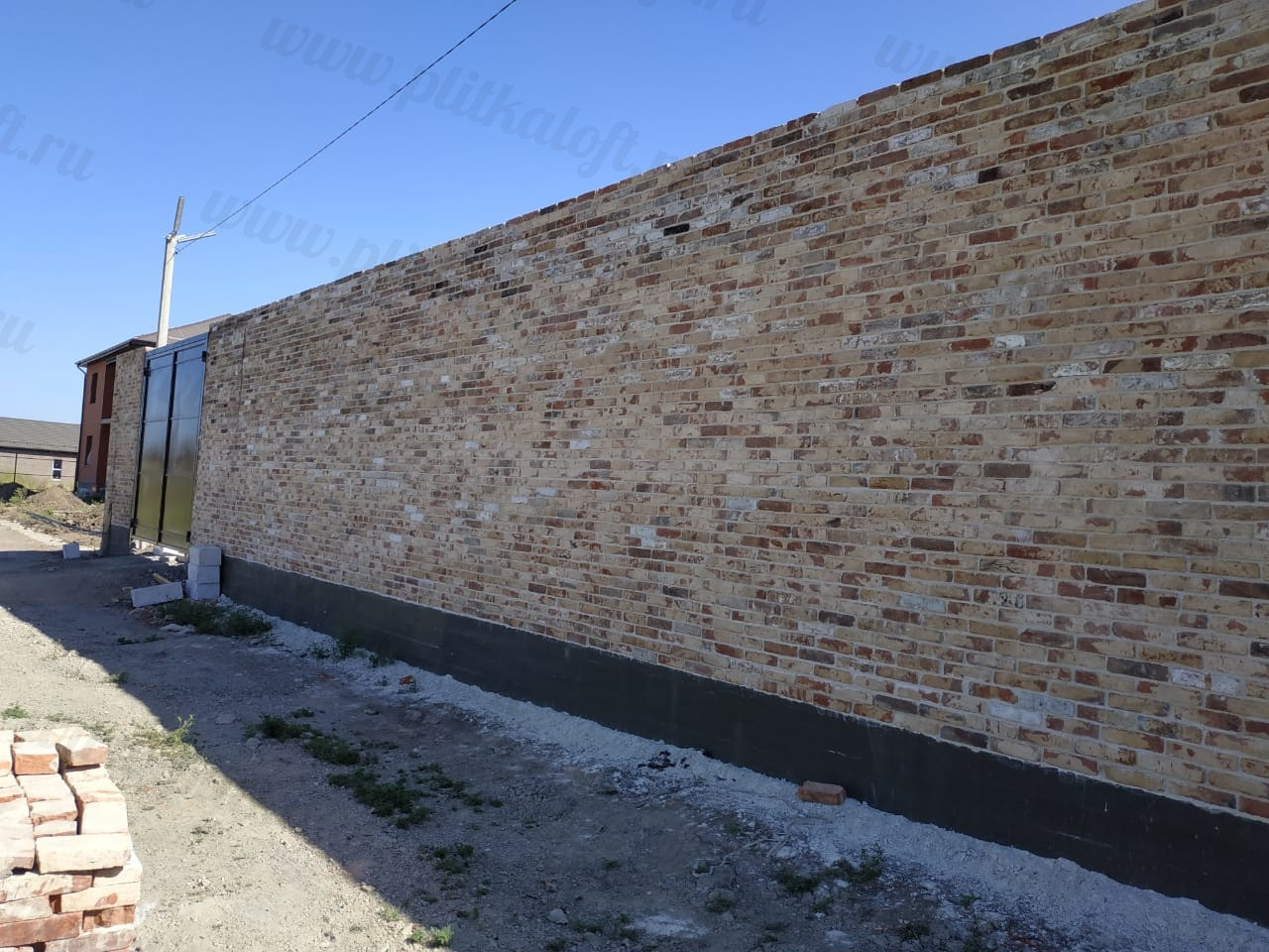 Обложка проекта: Забор из старинного кирпича