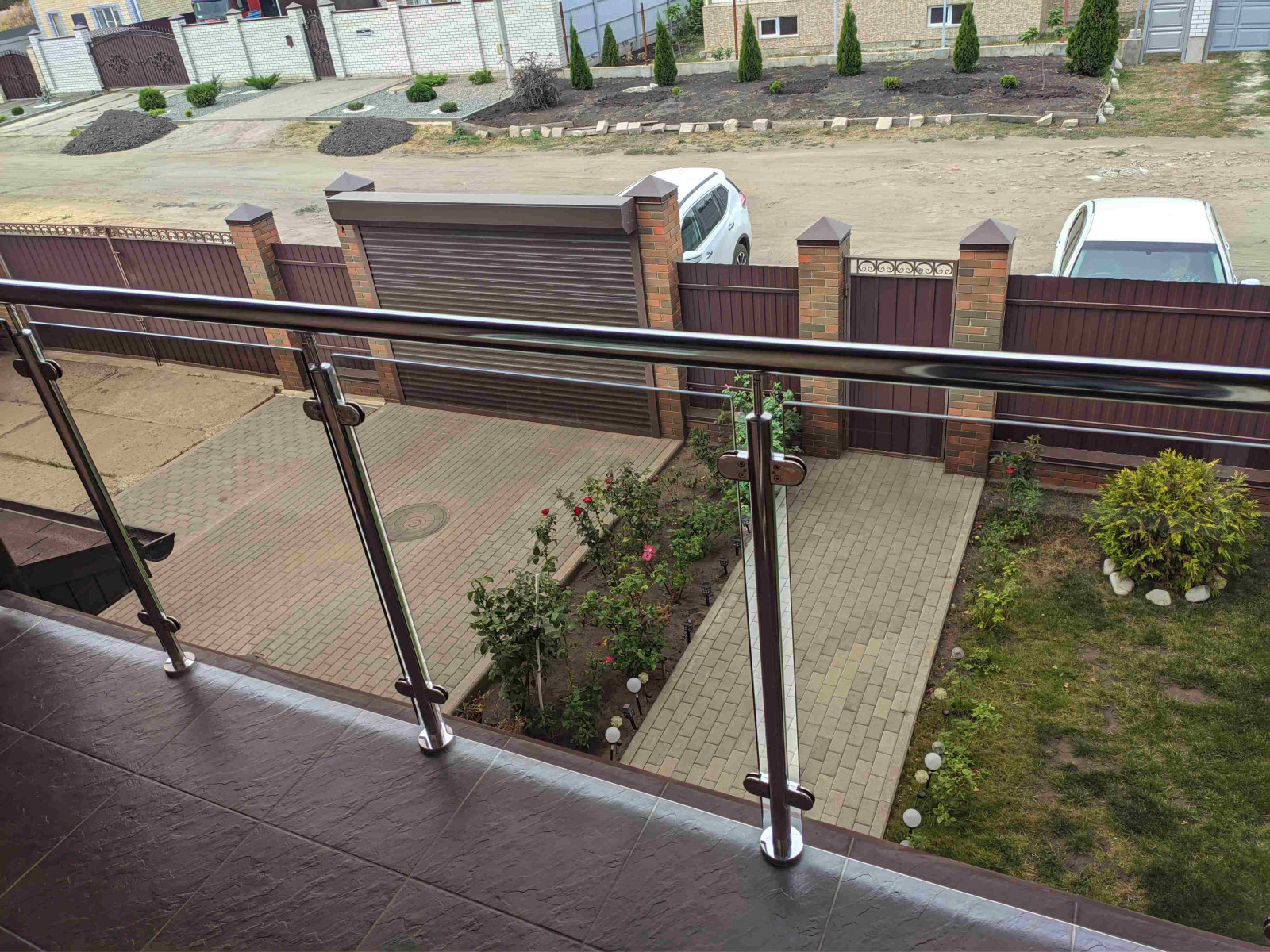 Балкон, ограждение - стекло на стойках