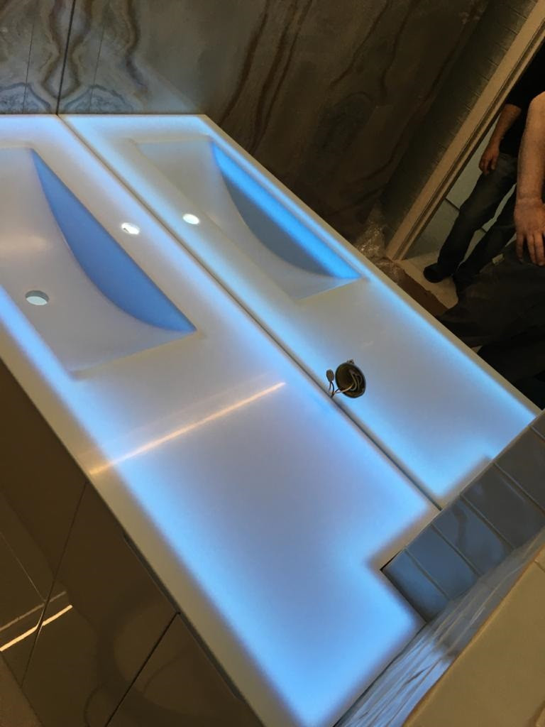 Столешница из искусственного камня Hi-Macs S303 Sapphire Lucent с подсветкой