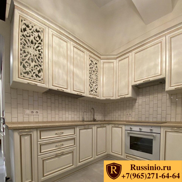 Итальянская модель кухни Тиффани по индивидуальному заказу.