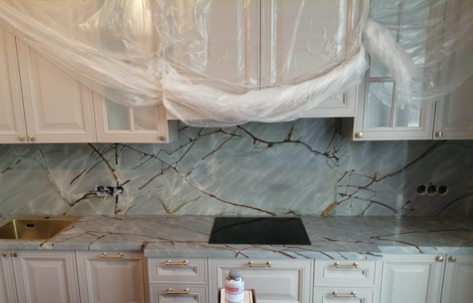 Столешница и фартук из кварцита Блю Рома (Blue Roma) 20мм