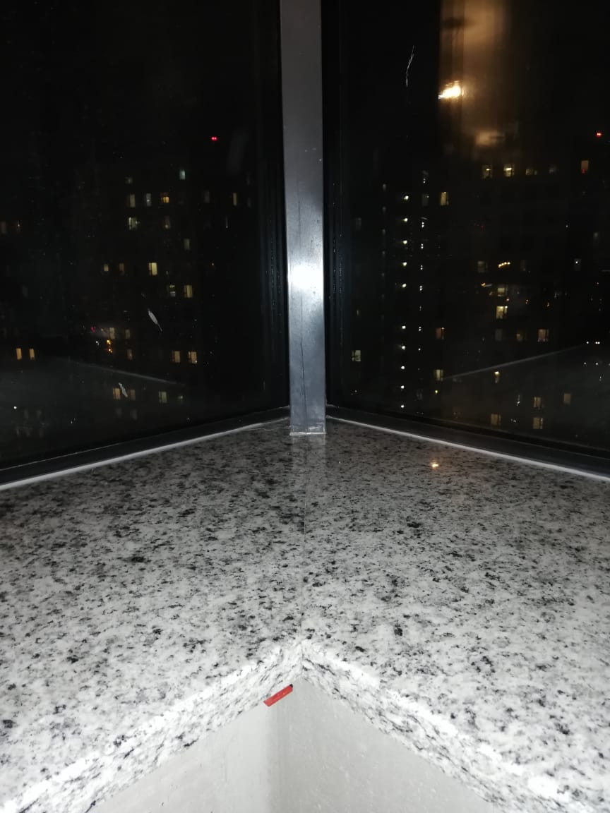 Подоконники из гранита Бьянко Кристалл Нью 30мм