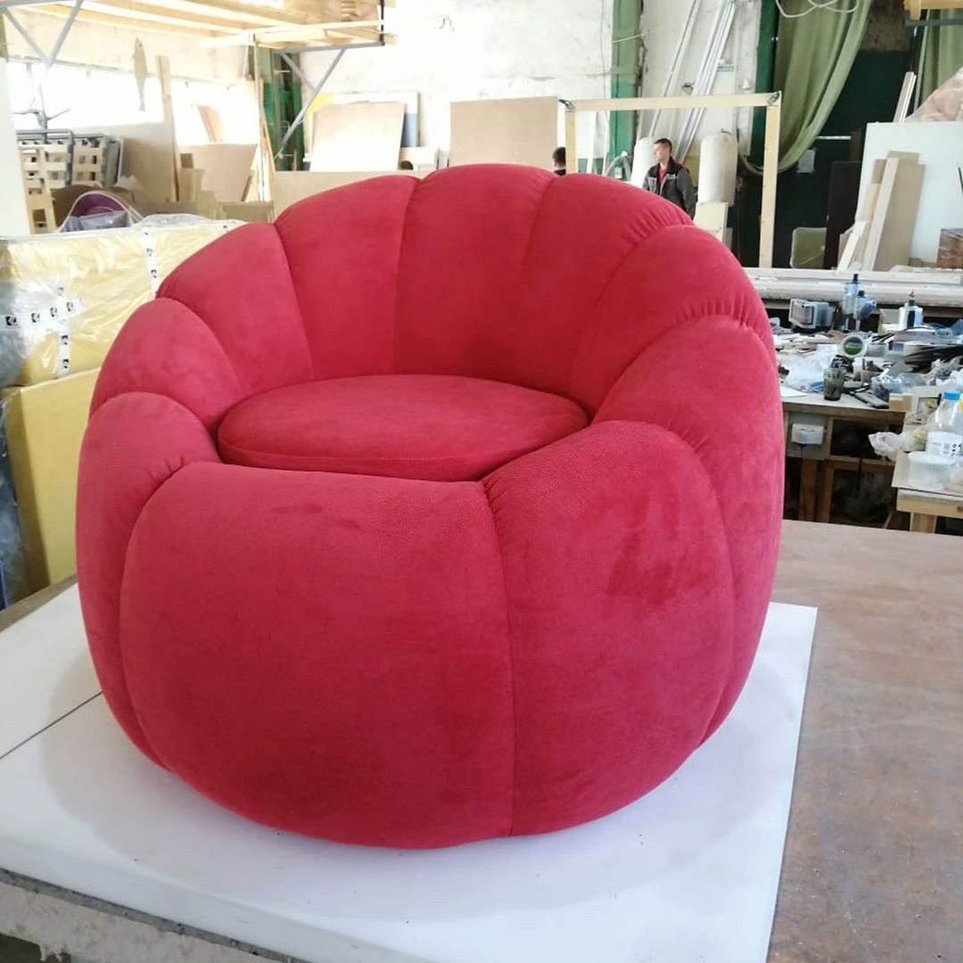 Пуфы и кресла