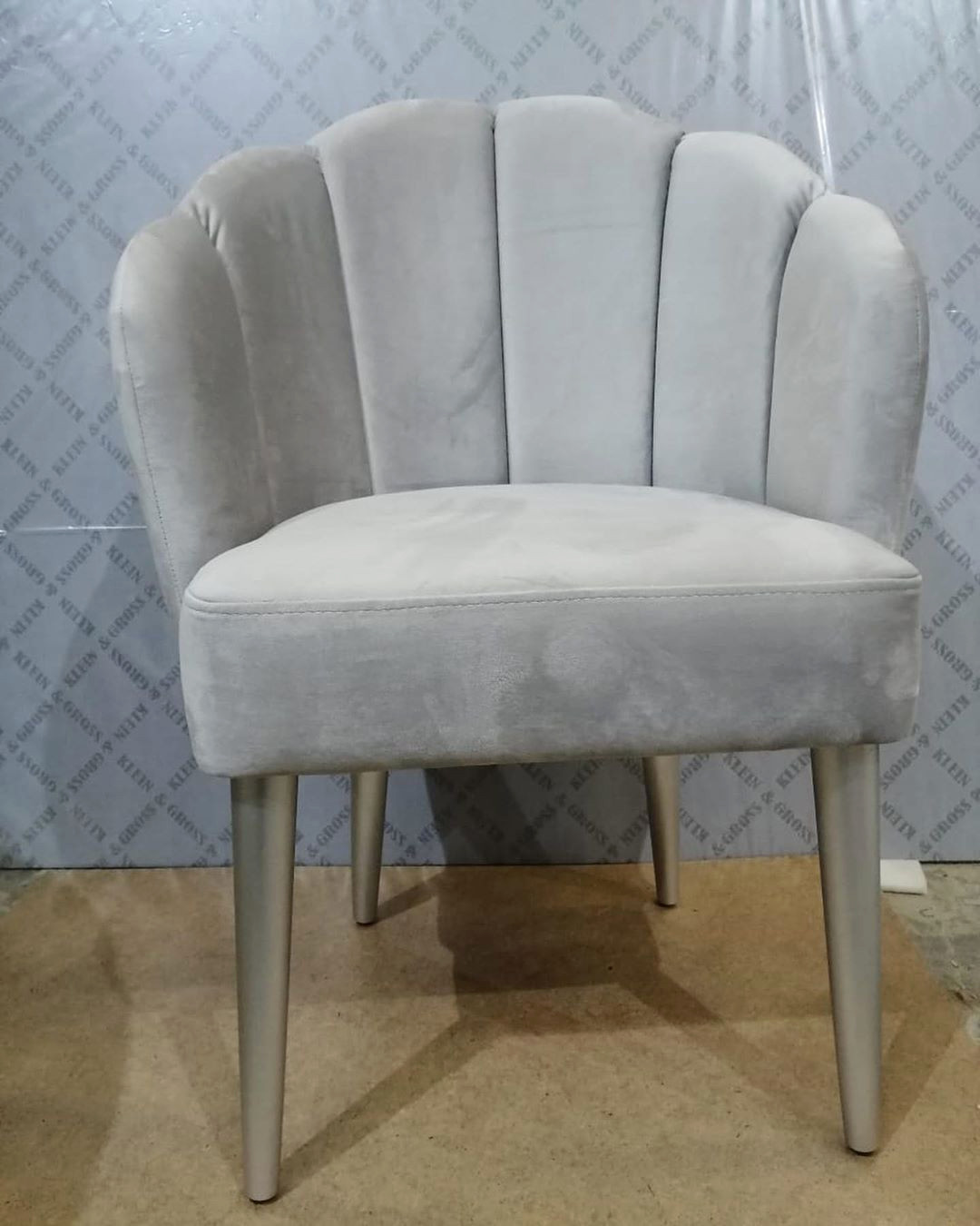 Пуфы и кресла