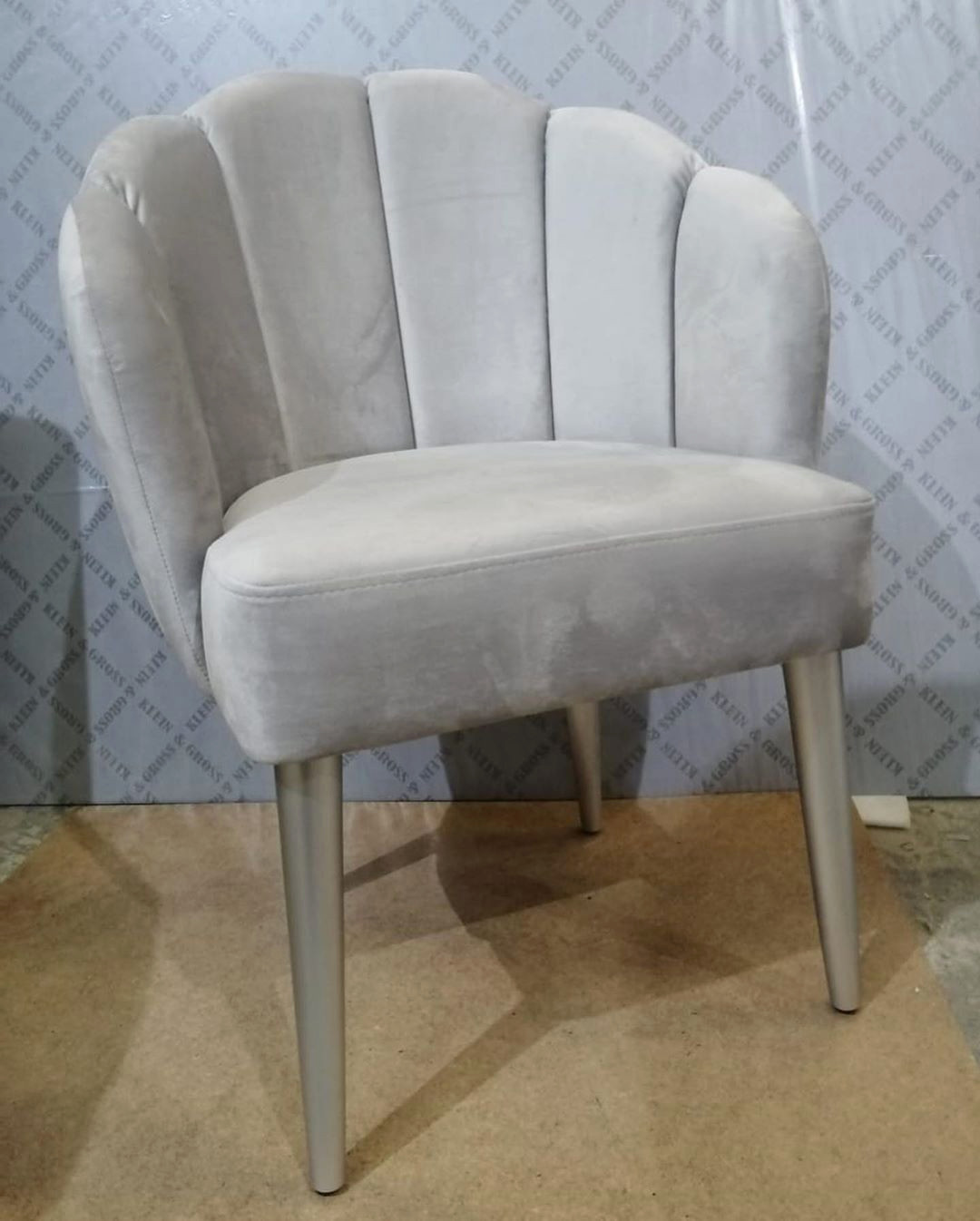 Пуфы и кресла