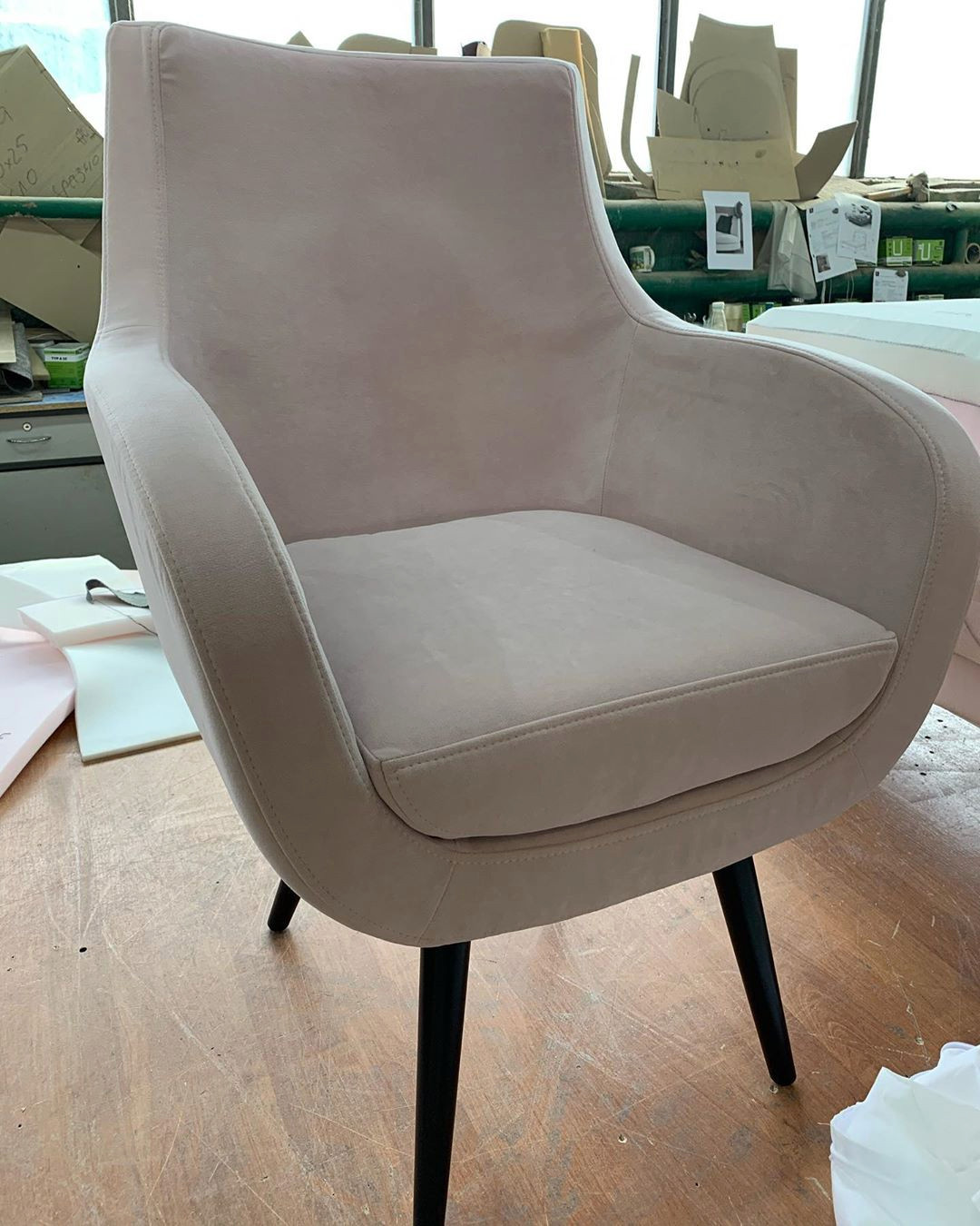 Пуфы и кресла