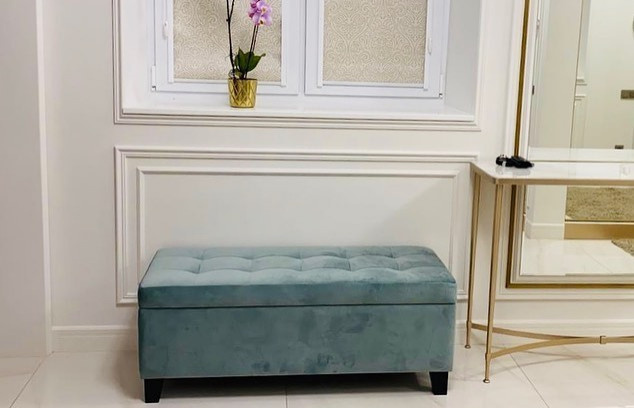 Пуфы и кресла