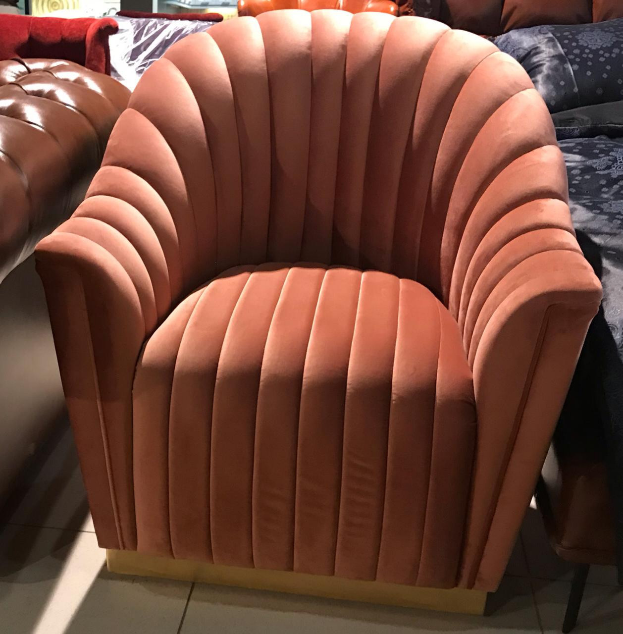 Пуфы и кресла