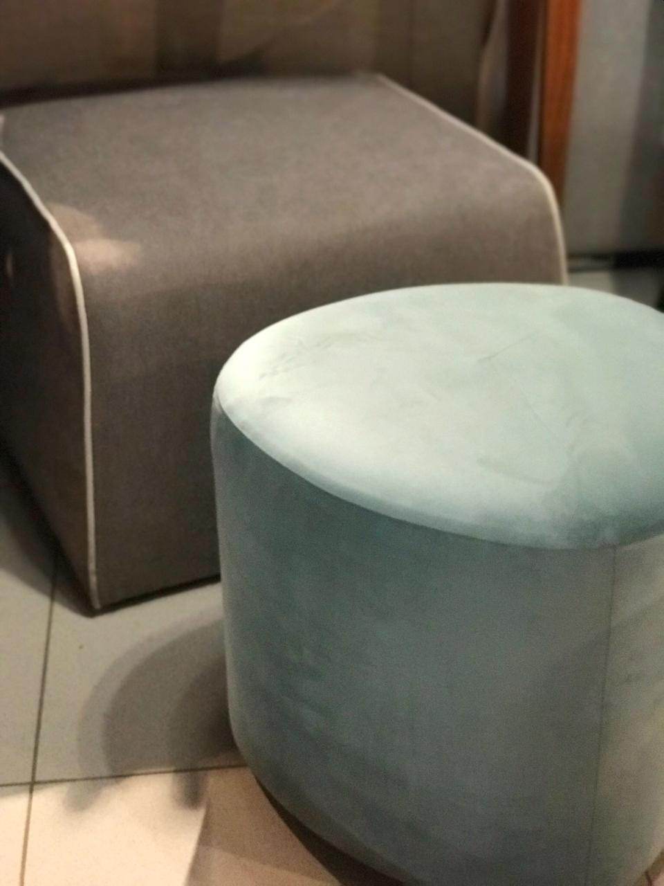 Пуфы и кресла