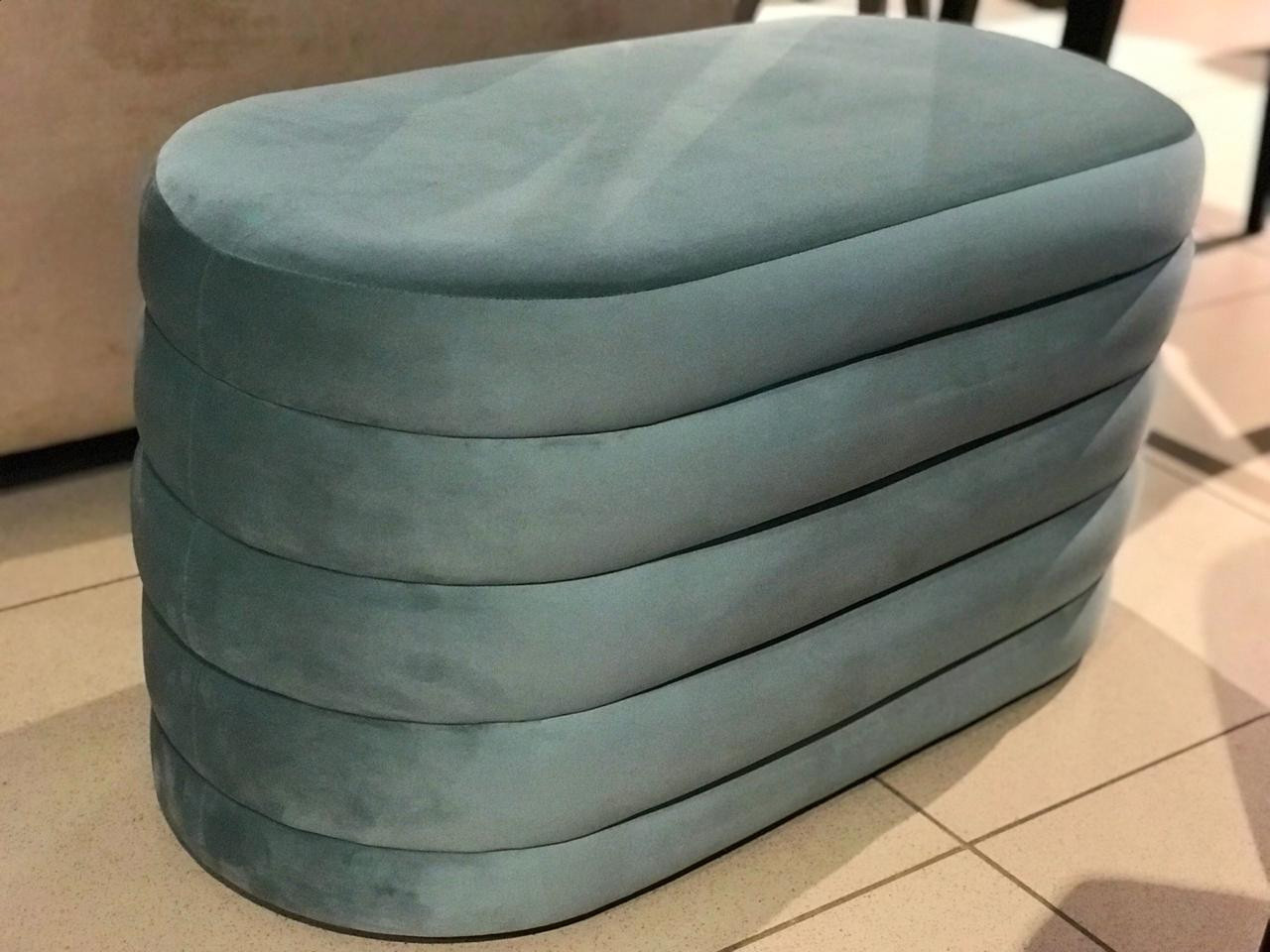 Пуфы и кресла