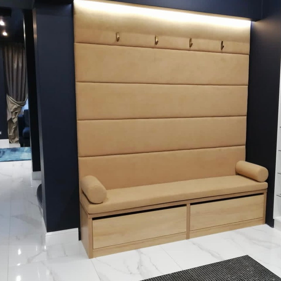 Пуфы и кресла