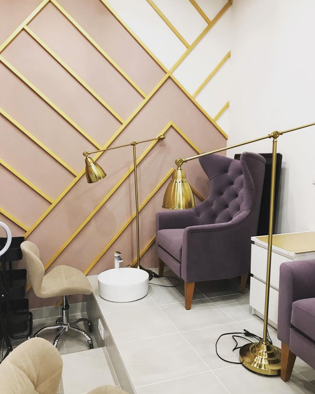 Пуфы и кресла