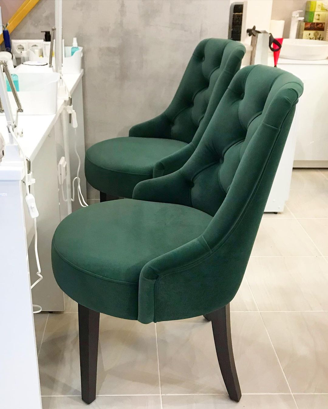 Пуфы и кресла