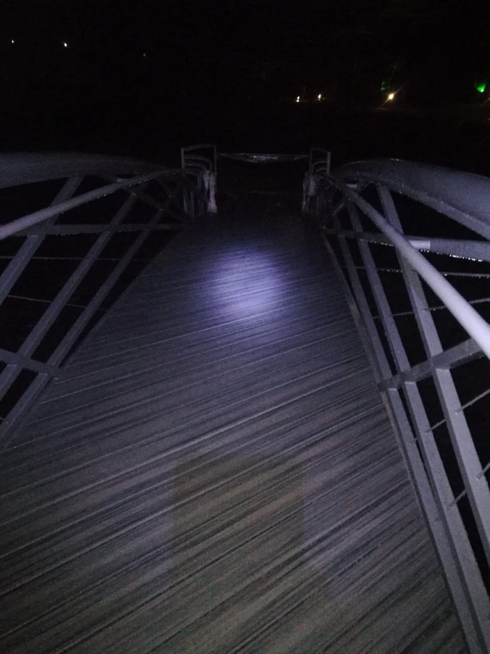 Дизайнерский мост , через речку